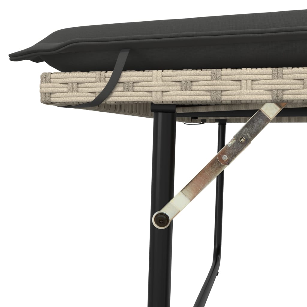 világosszürke polyrattan kerti pad párnákkal és lábtartóval